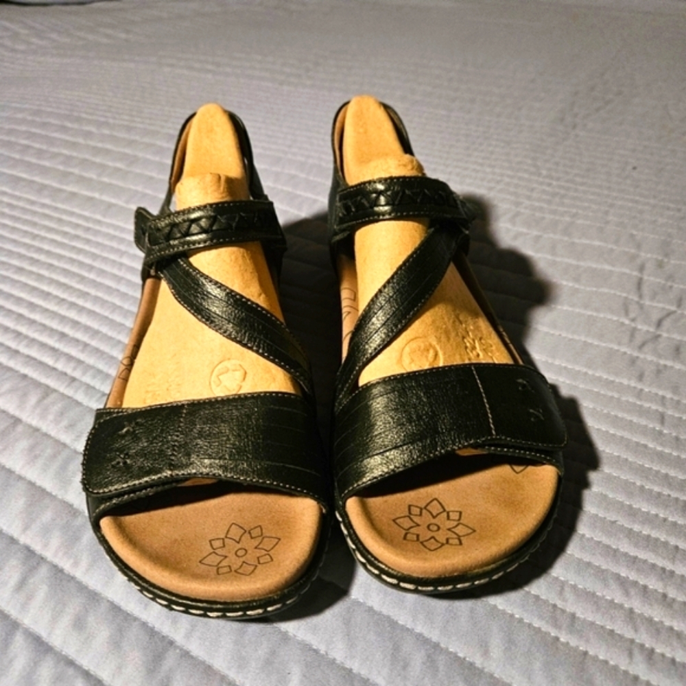Taos Women's size 11 Zenith Black Leather Adjustable Z-Strap Walking Sandal